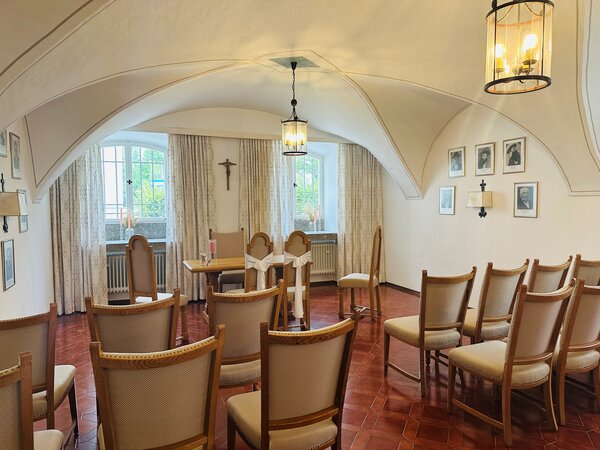 Bild vergr&ouml;&szlig;ern: Trauungsraum