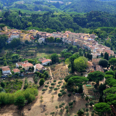 Bild vergr&ouml;&szlig;ern: Fauglia Luftbild