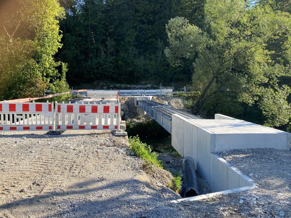 Bild vergr&ouml;&szlig;ern: 2