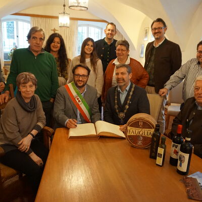 Bild vergr&ouml;&szlig;ern: Besuch im Gmunder Rathaus